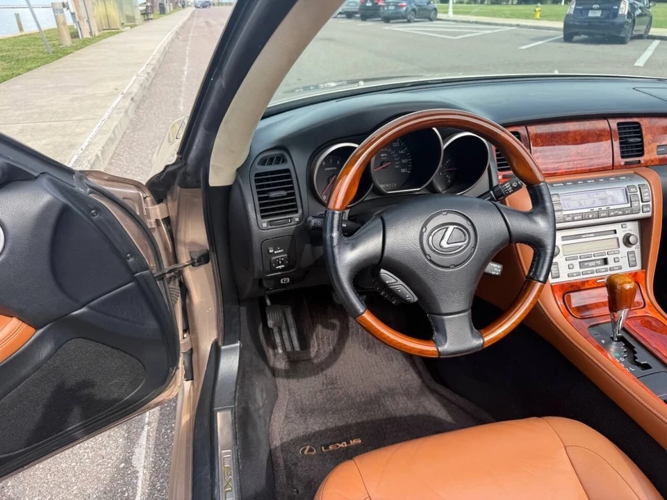 2005 Lexus SC430 - Image 5 of 21