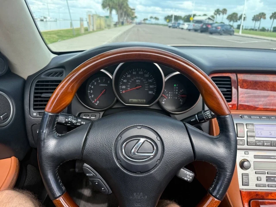 2005 Lexus SC430 - Image 10 of 21