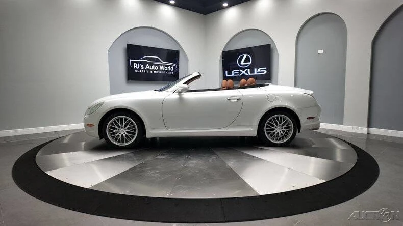 2005 Lexus SC430 - Image 2 of 24