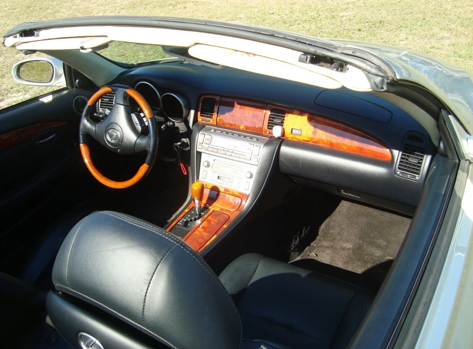 2005 Lexus SC430 - Image 11 of 21