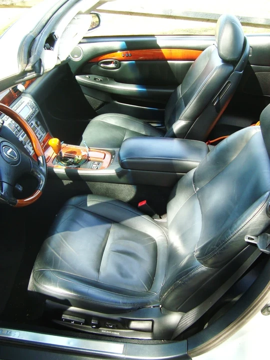 2005 Lexus SC430 - Image 9 of 21