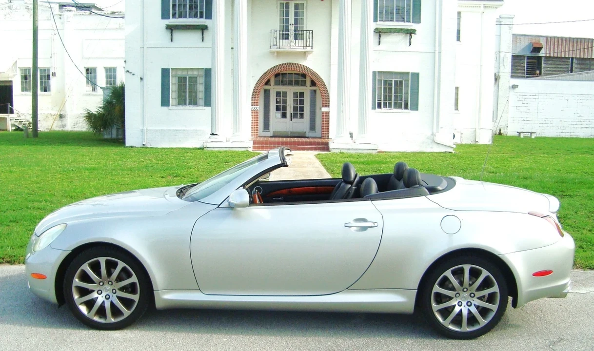 2005 Lexus SC430 - Image 2 of 21