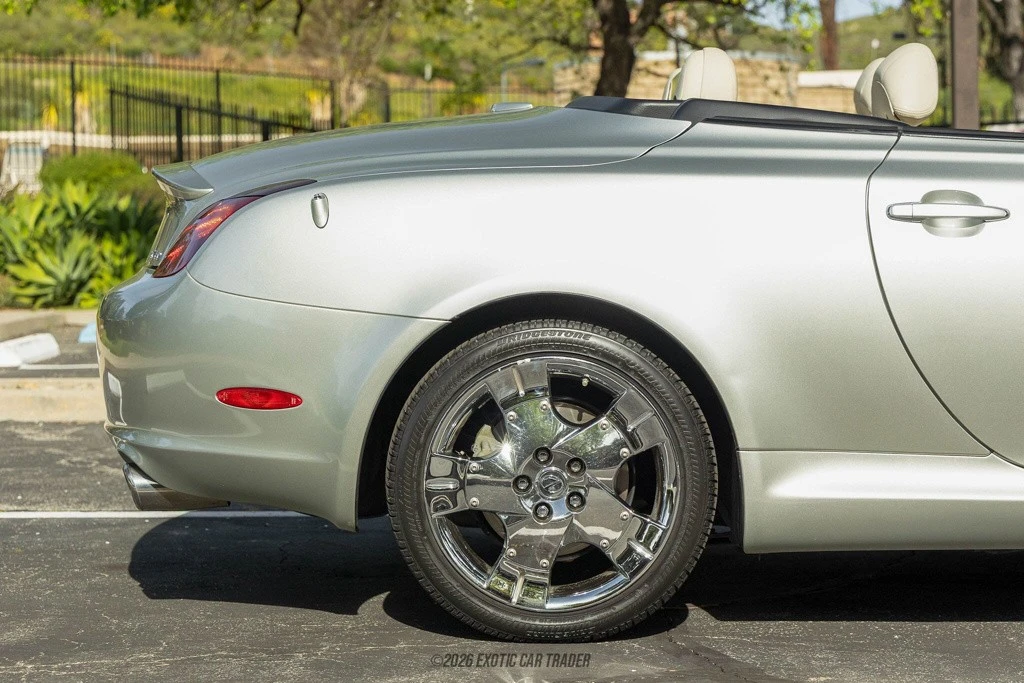 2005 Lexus SC430 - Image 10 of 12