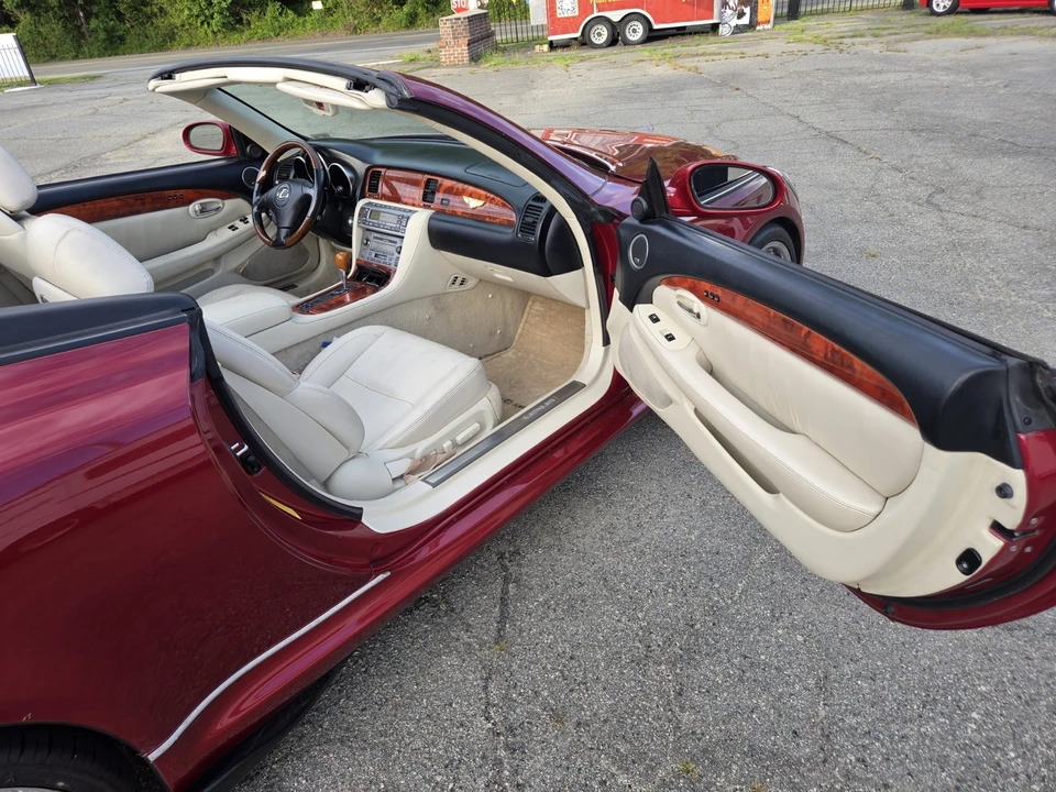 2005 Lexus SC430 - Image 3 of 12