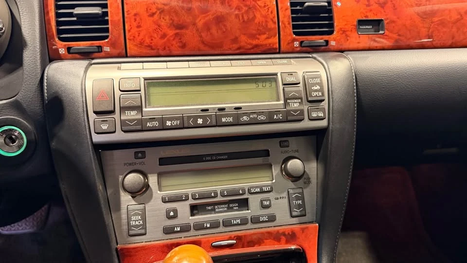 2005 Lexus SC430 - Image 11 of 20