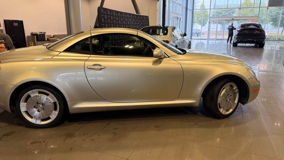 2005 Lexus SC430 - Image 4 of 20