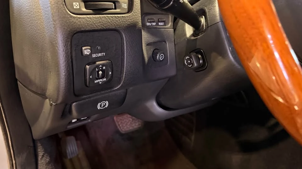 2005 Lexus SC430 - Image 9 of 20