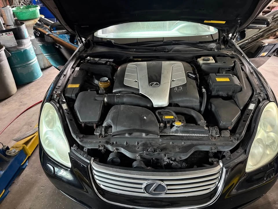 2005 Lexus SC430 - Image 3 of 10