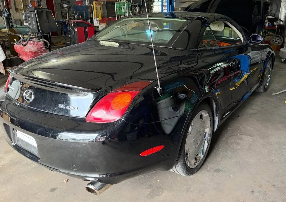 2005 Lexus SC430 - Image 2 of 10