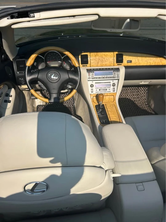 2005 Lexus SC430 - Image 10 of 13
