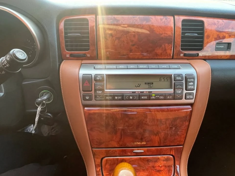 2005 Lexus SC430 - Image 17 of 20