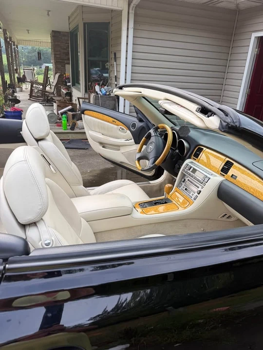 2005 Lexus SC430 - Image 9 of 12