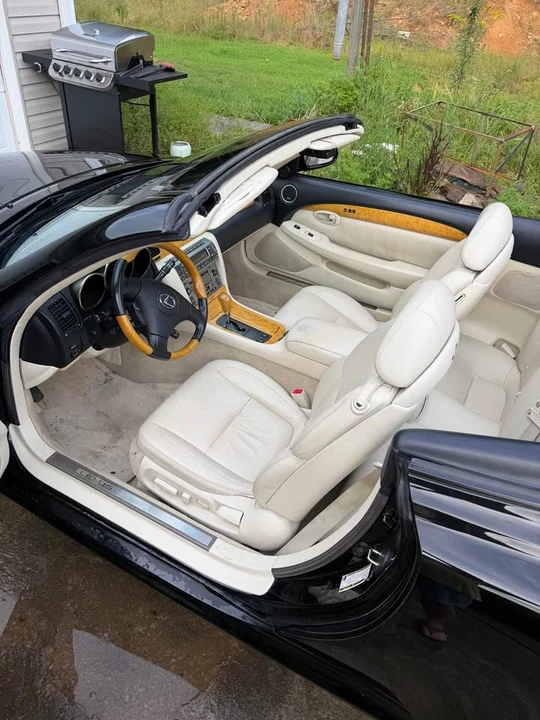 2005 Lexus SC430 - Image 7 of 12