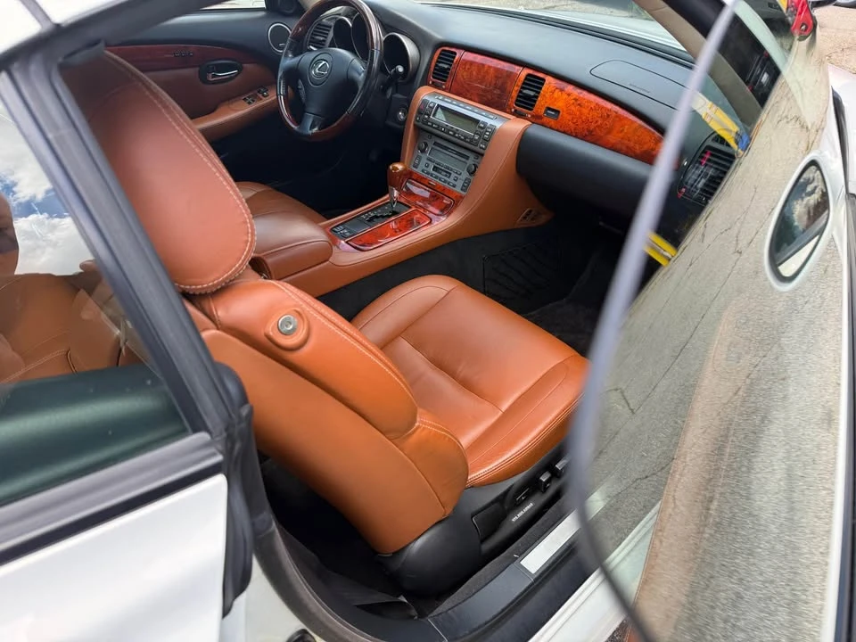 2005 Lexus SC430 - Image 10 of 13