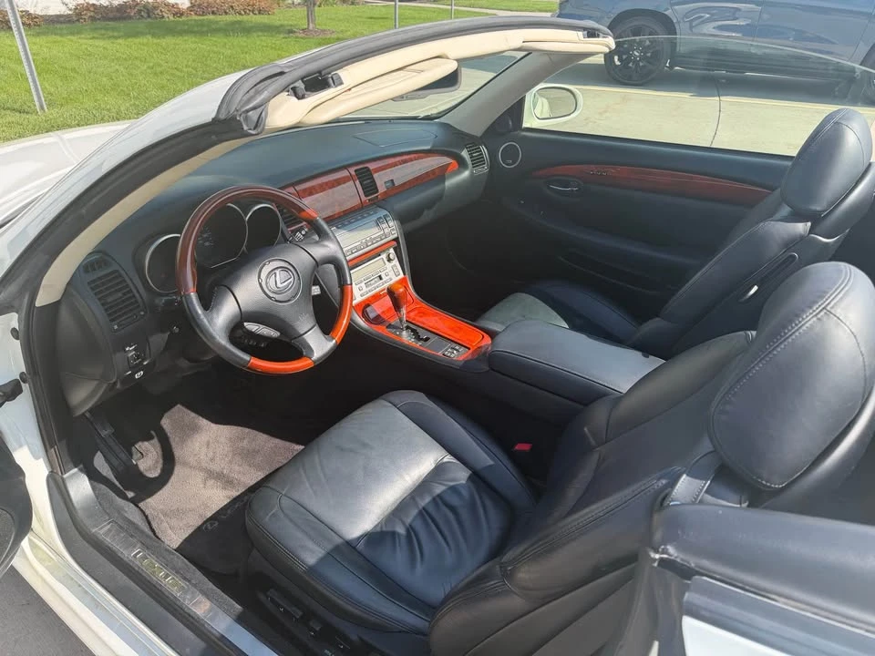 2005 Lexus SC430 - Image 5 of 6