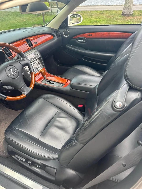 2005 Lexus SC430 - Image 5 of 7