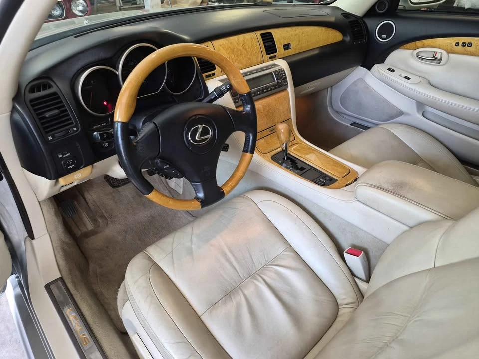 2005 Lexus SC430 - Image 9 of 20