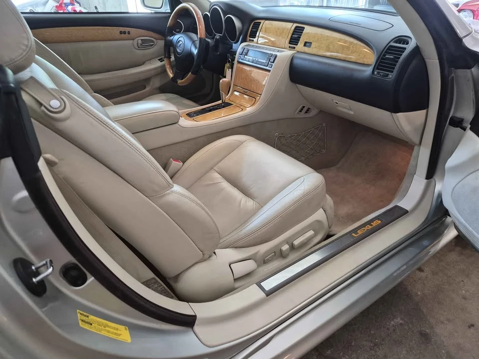 2005 Lexus SC430 - Image 10 of 20