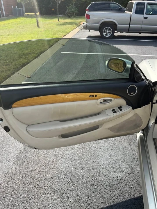 2005 Lexus SC430 - Image 9 of 15