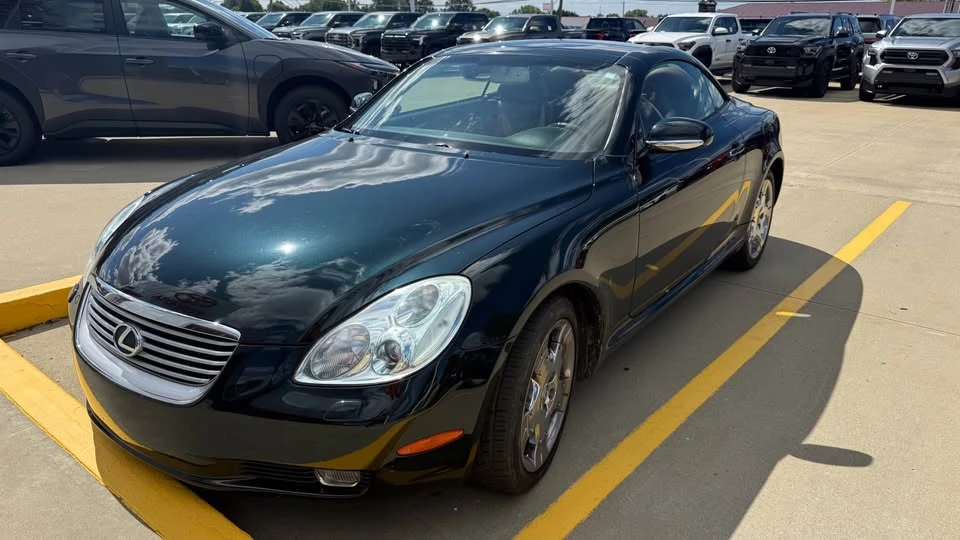 2005 Lexus SC430 - Image 2 of 11