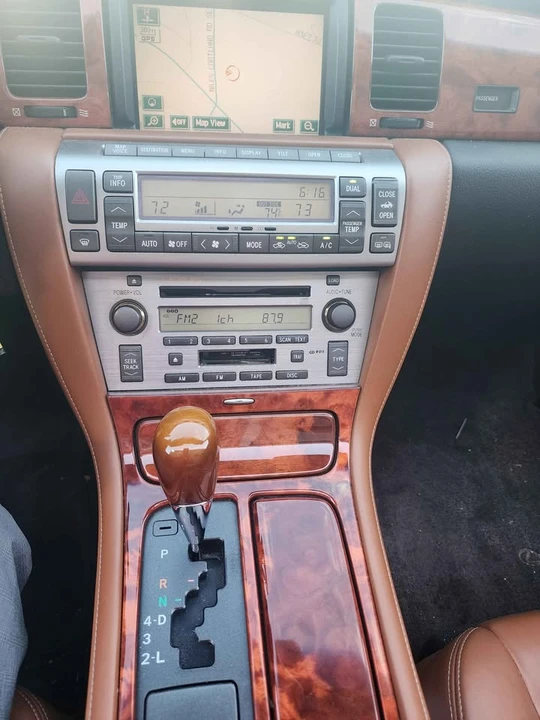 2005 Lexus SC430 - Image 9 of 15