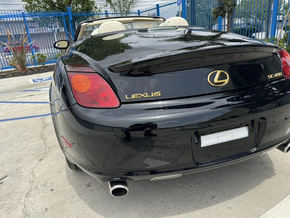 2005 Lexus SC430 - Image 10 of 31
