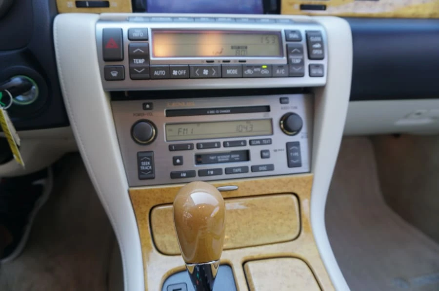 2005 Lexus SC430 - Image 9 of 31