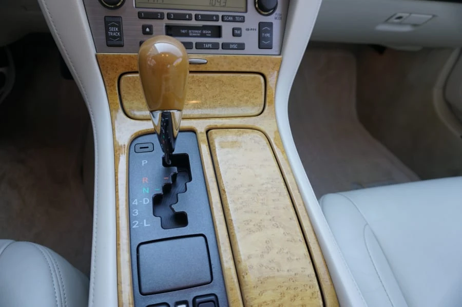 2005 Lexus SC430 - Image 10 of 31