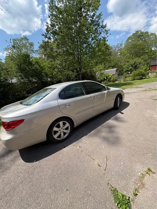 2005 Lexus ES 4th Gen - Image 4 of 10