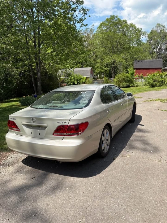 2005 Lexus ES 4th Gen - Image 2 of 10