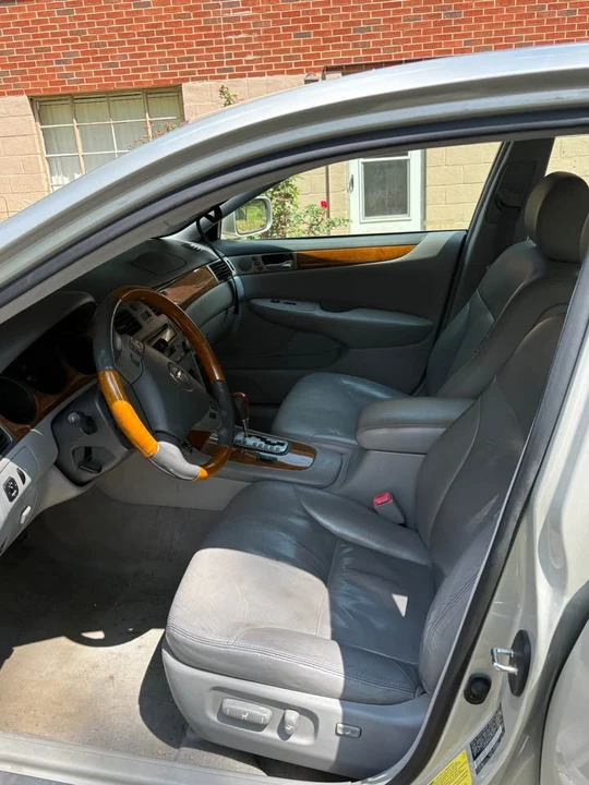 2005 Lexus ES 4th Gen - Image 5 of 10