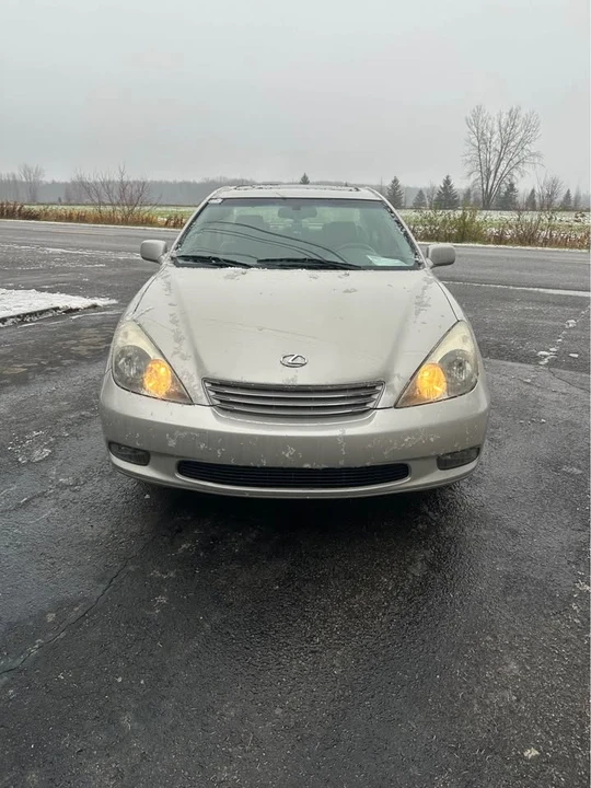 2005 Lexus ES 3rd Gen - Image 2 of 12