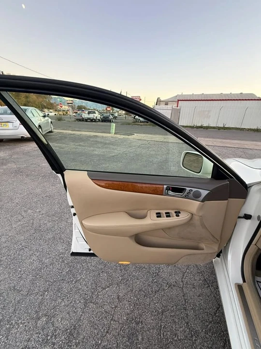 2005 Lexus ES 4th Gen - Image 9 of 20