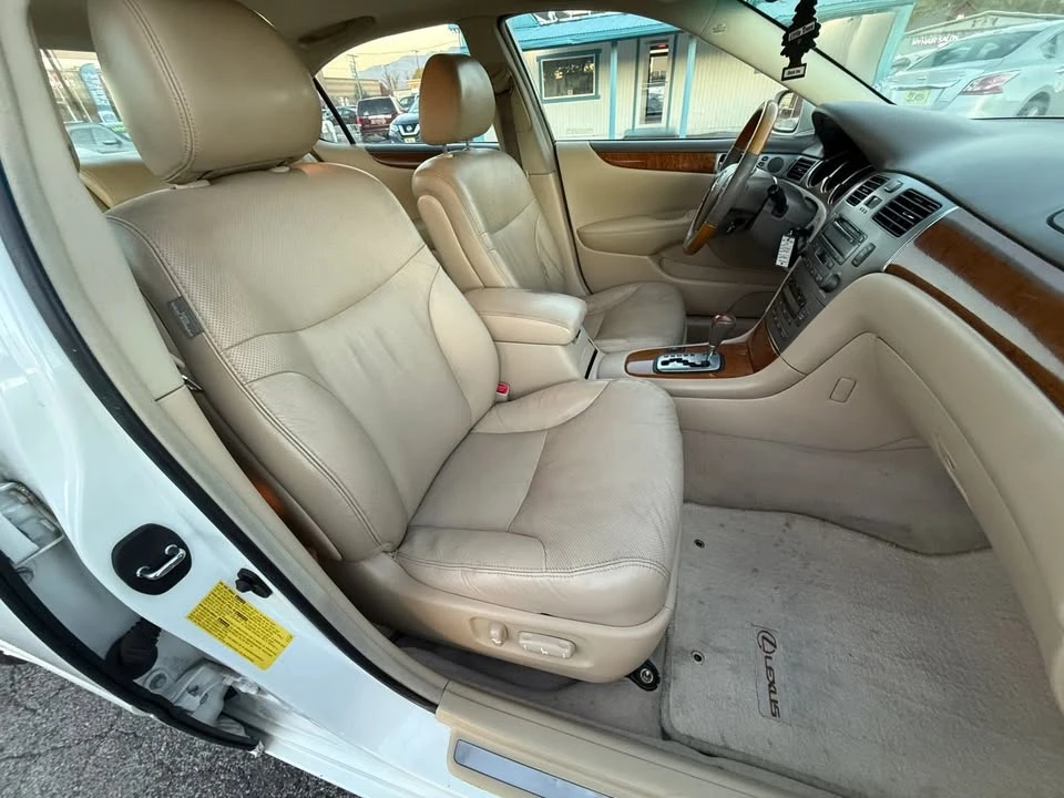 2005 Lexus ES 4th Gen - Image 17 of 20