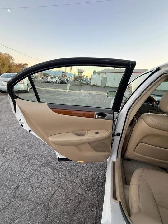 2005 Lexus ES 4th Gen - Image 12 of 20