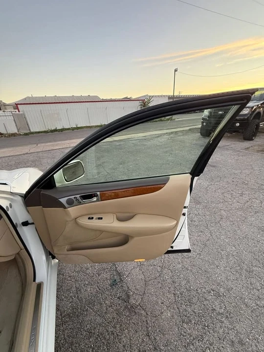 2005 Lexus ES 4th Gen - Image 15 of 20