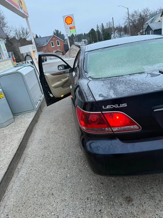 2005 Lexus ES 4th Gen - Image 2 of 4