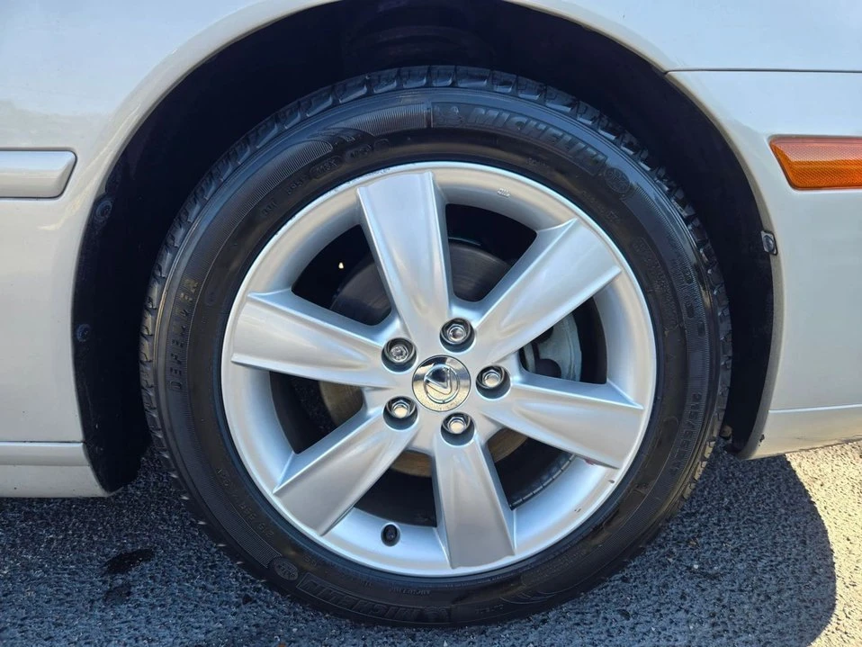 2005 Lexus ES 4th Gen - Image 9 of 20