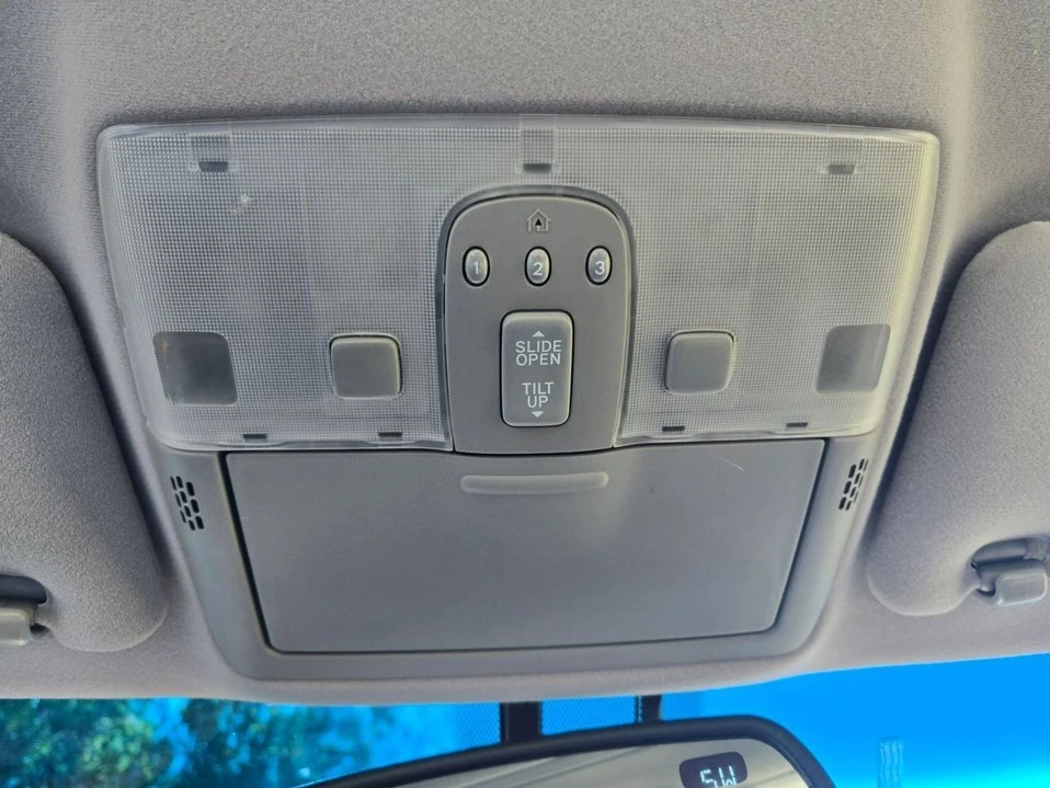 2005 Lexus ES 4th Gen - Image 11 of 20