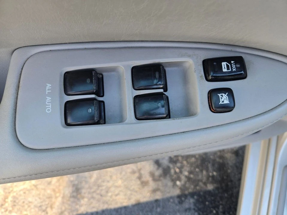 2005 Lexus ES 4th Gen - Image 3 of 20