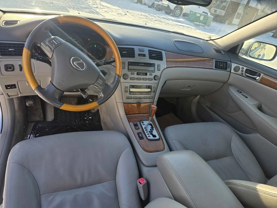 2005 Lexus ES 4th Gen - Image 12 of 19