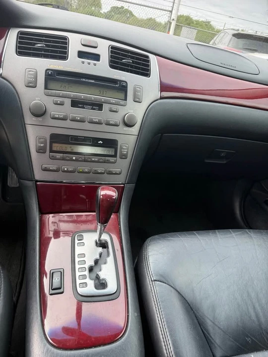 2005 Lexus ES 4th Gen - Image 9 of 12