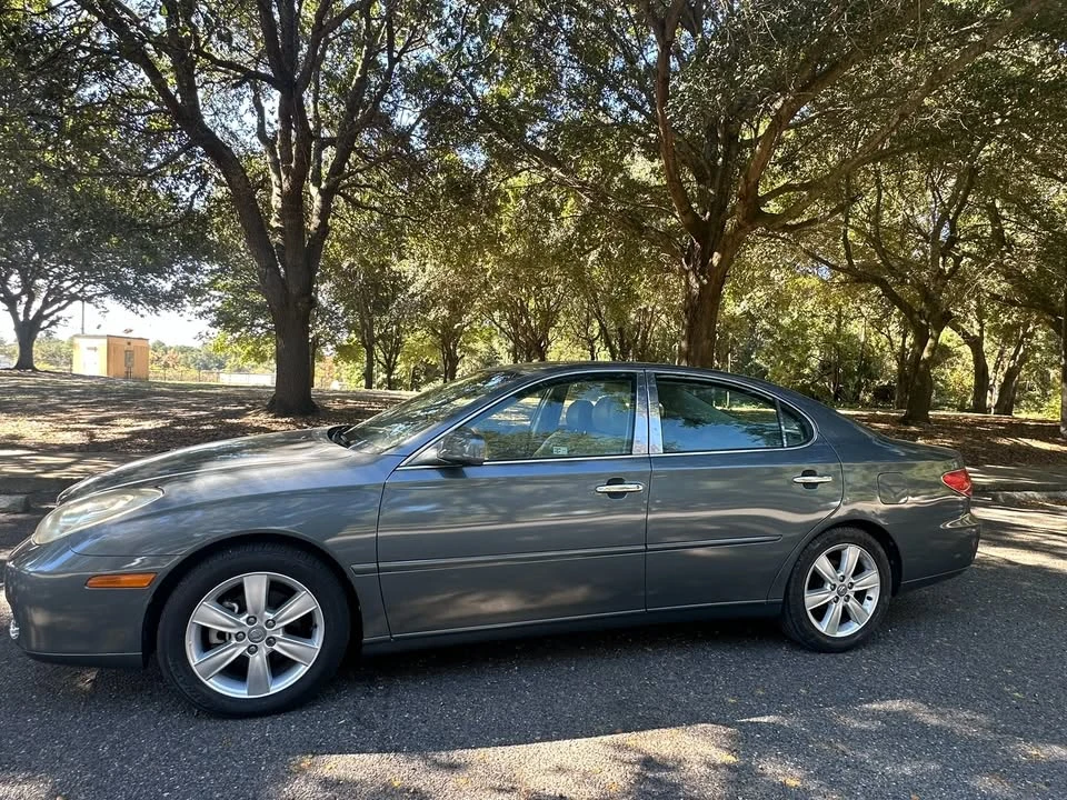 2005 Lexus ES 4th Gen - Image 2 of 16
