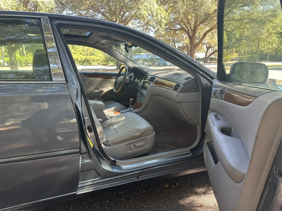 2005 Lexus ES 4th Gen - Image 15 of 16
