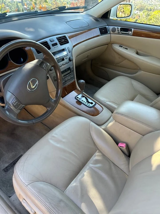 2005 Lexus ES 4th Gen - Image 12 of 16
