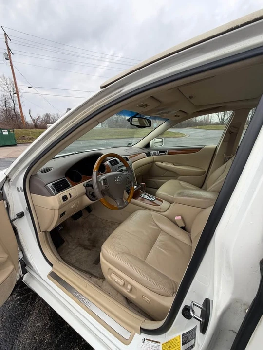 2005 Lexus ES 3rd Gen - Image 9 of 17