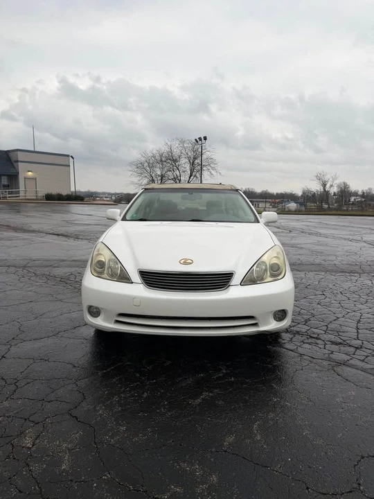 2005 Lexus ES 3rd Gen - Image 2 of 17