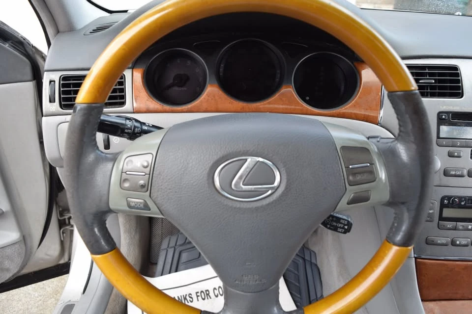 2005 Lexus ES 3rd Gen - Image 10 of 19