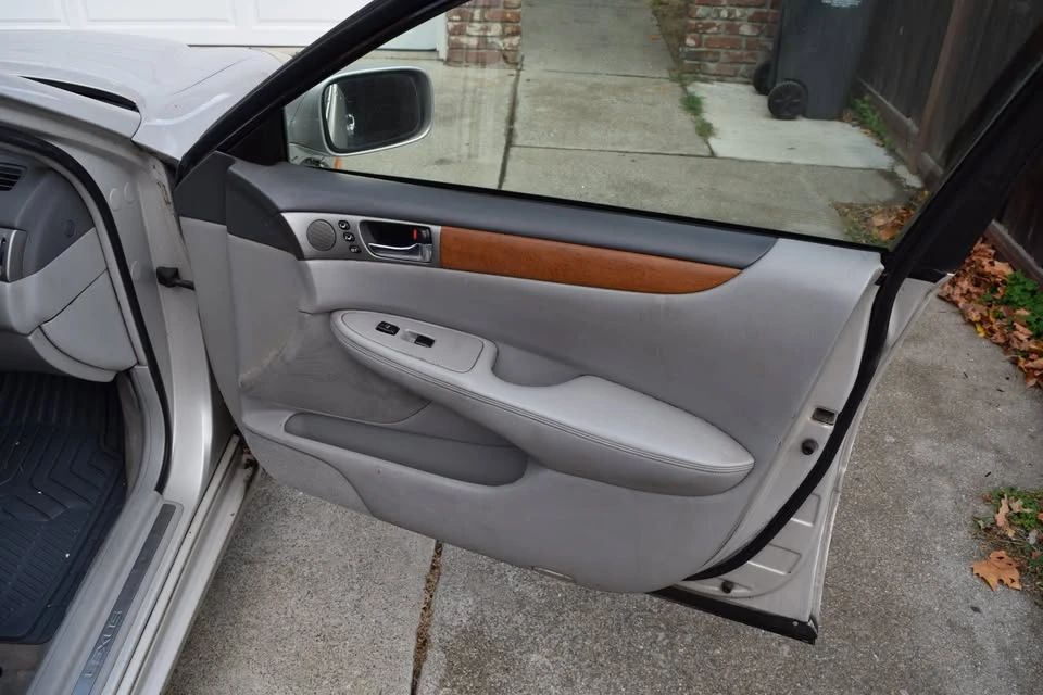 2005 Lexus ES 3rd Gen - Image 6 of 19
