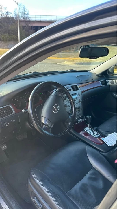 2005 Lexus ES 3rd Gen - Image 6 of 13